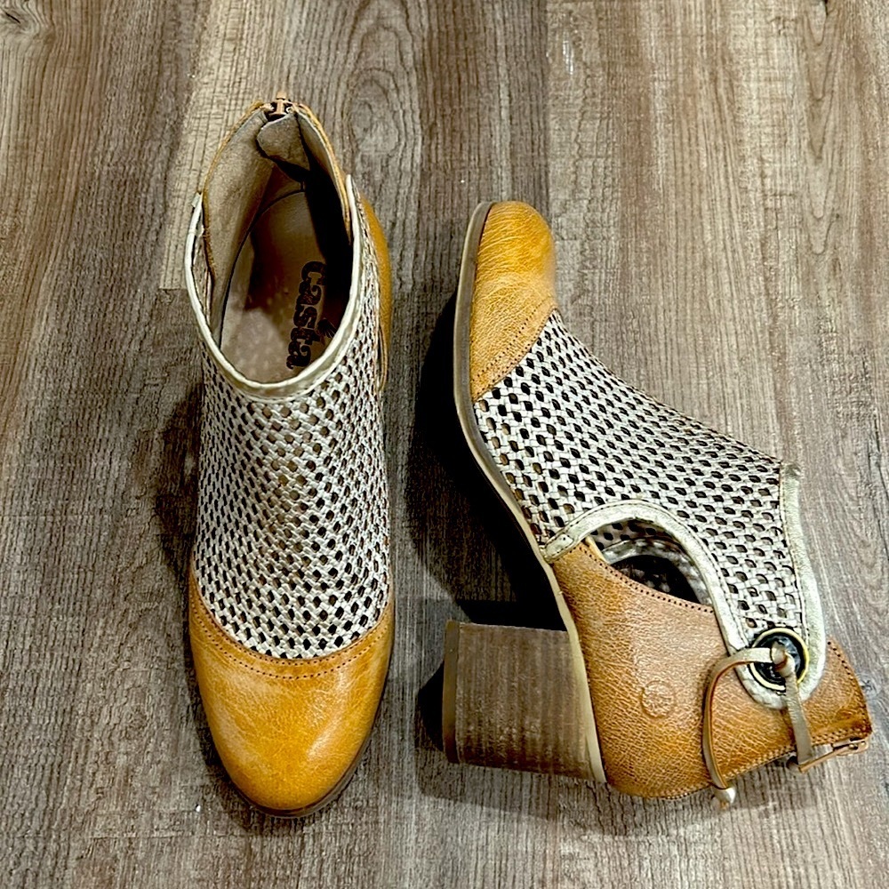 Amazing Perforated leather ankle boots